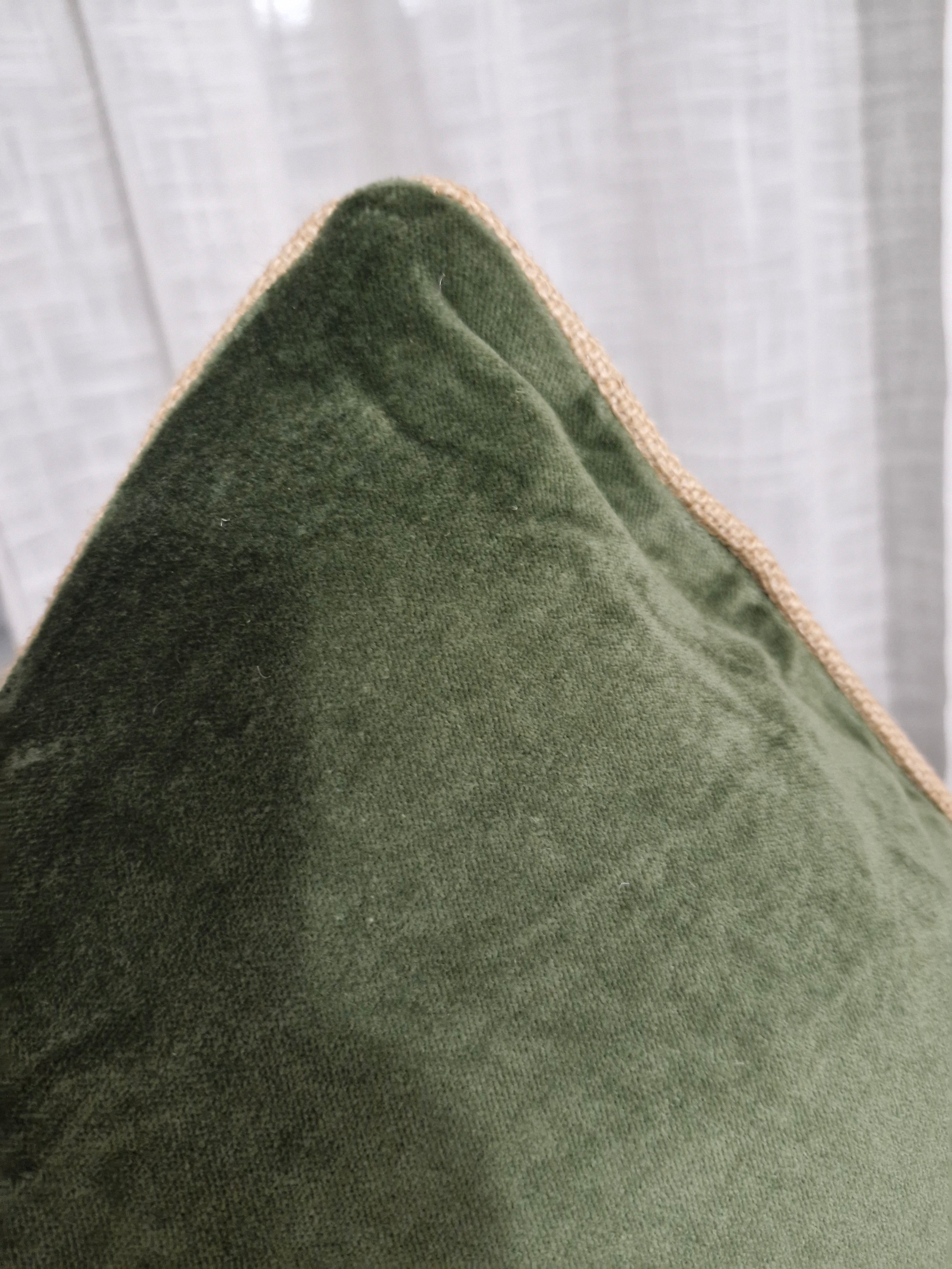 Coussin Velours Kaki & Passepoil Jute – 40×40 cm