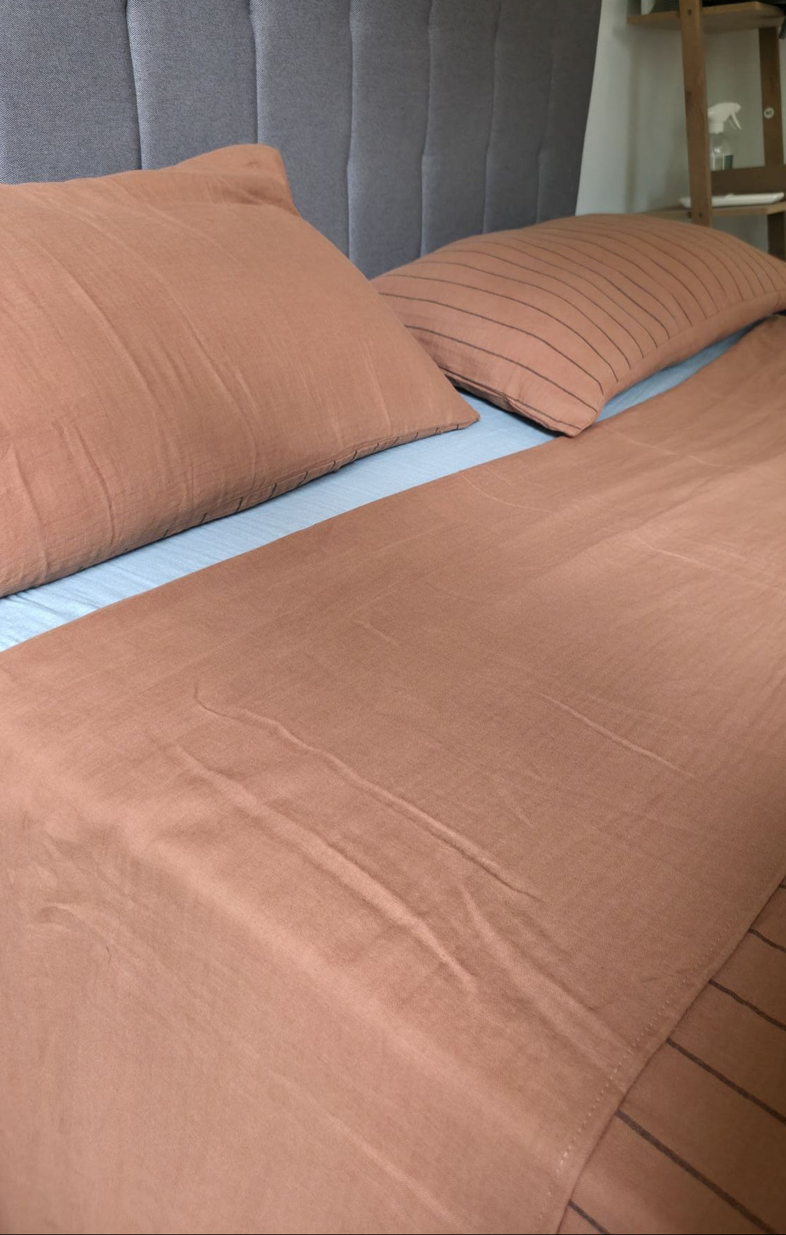 Drap plat Macchiato · Gaze de coton rayé réversible